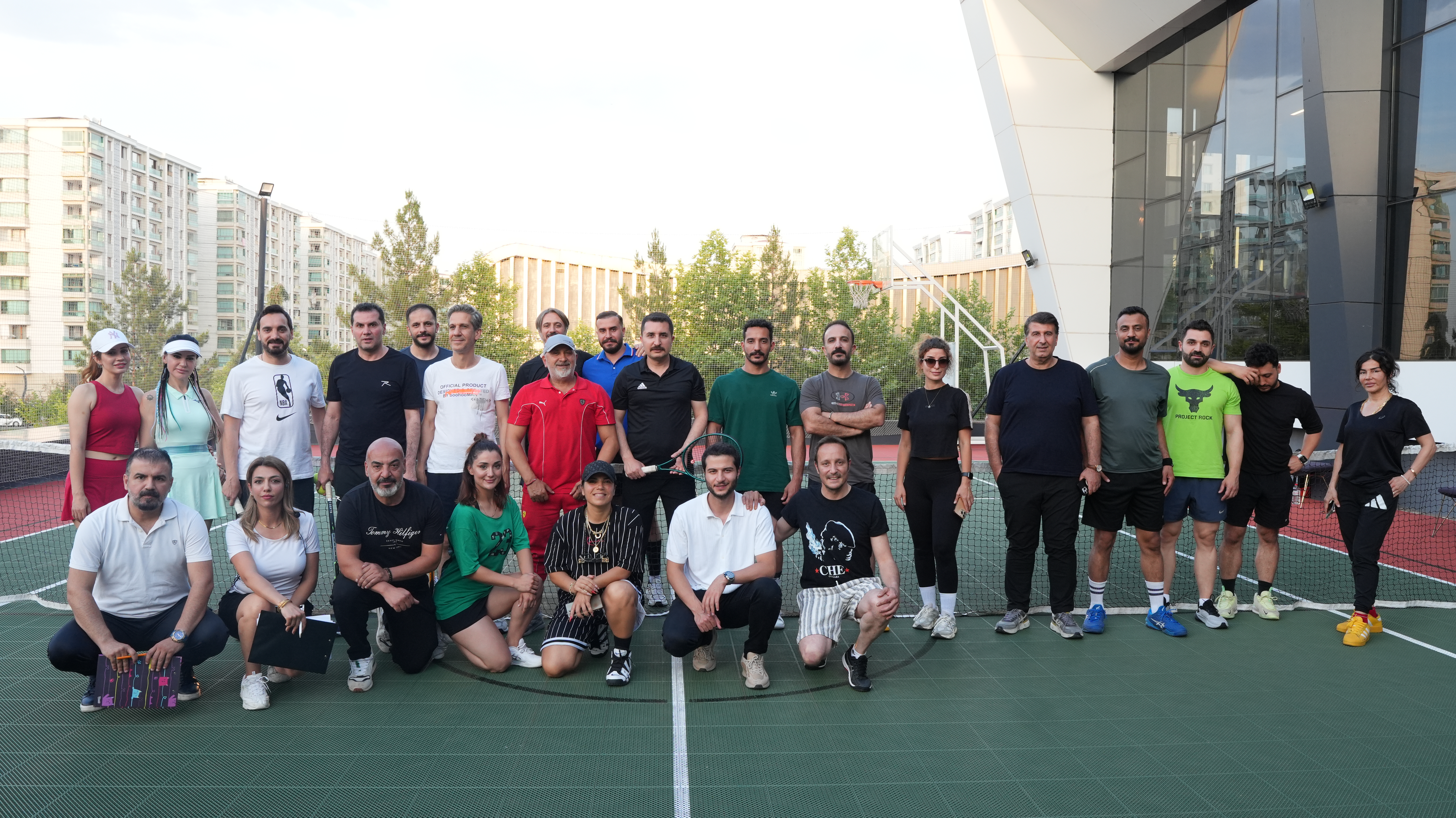 The BOSS' tan Teniste Zirve Organizasyon 300 Bin TL Değerinde Altın Ödül