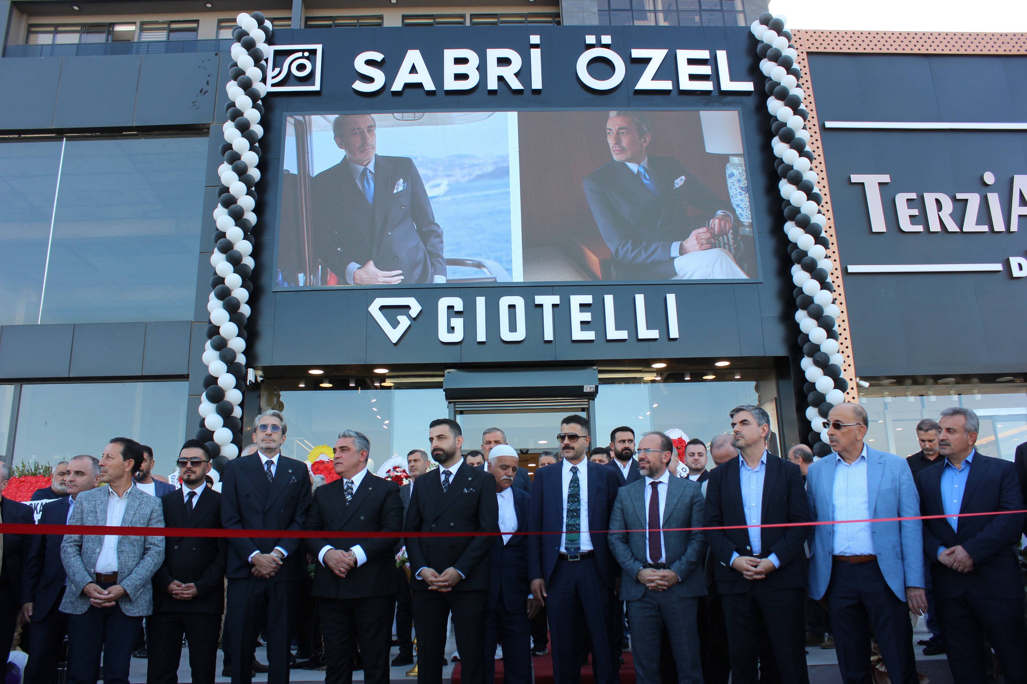 Türkiye’nin Global Markası Sabri Özel, Diyarbakır’da Şıklığın Yeni Adresi Oldu