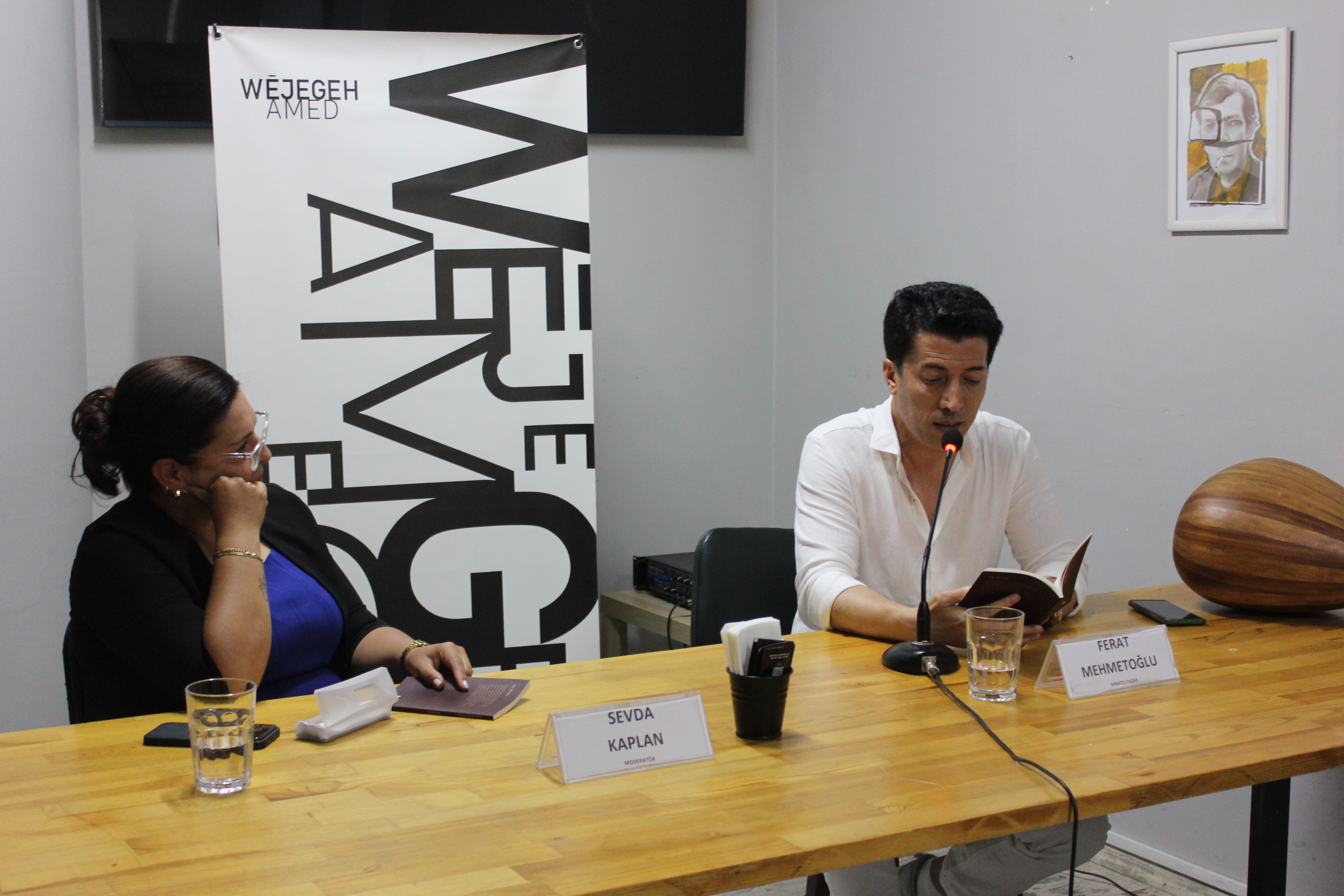 Amed’ in Sanatçısı, Bu Kez Şair Kimliğiyle Sahnedeydi