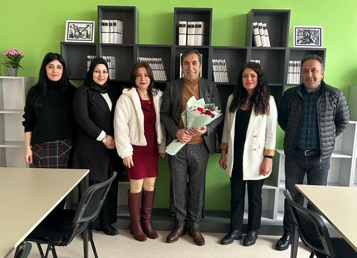 Medeni Dilek, Kütüphane Açılışında Öğrencilere Kitap Hediye Etti